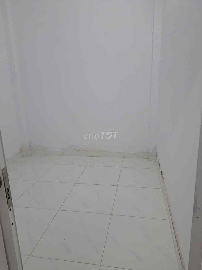 4m x 16m House with Yard near Nguyen Binh Khiem School