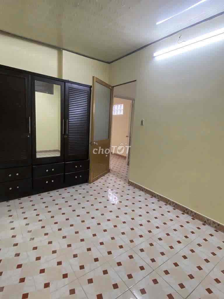 Spacious 4BR Townhouse Near Hang Xanh Junction