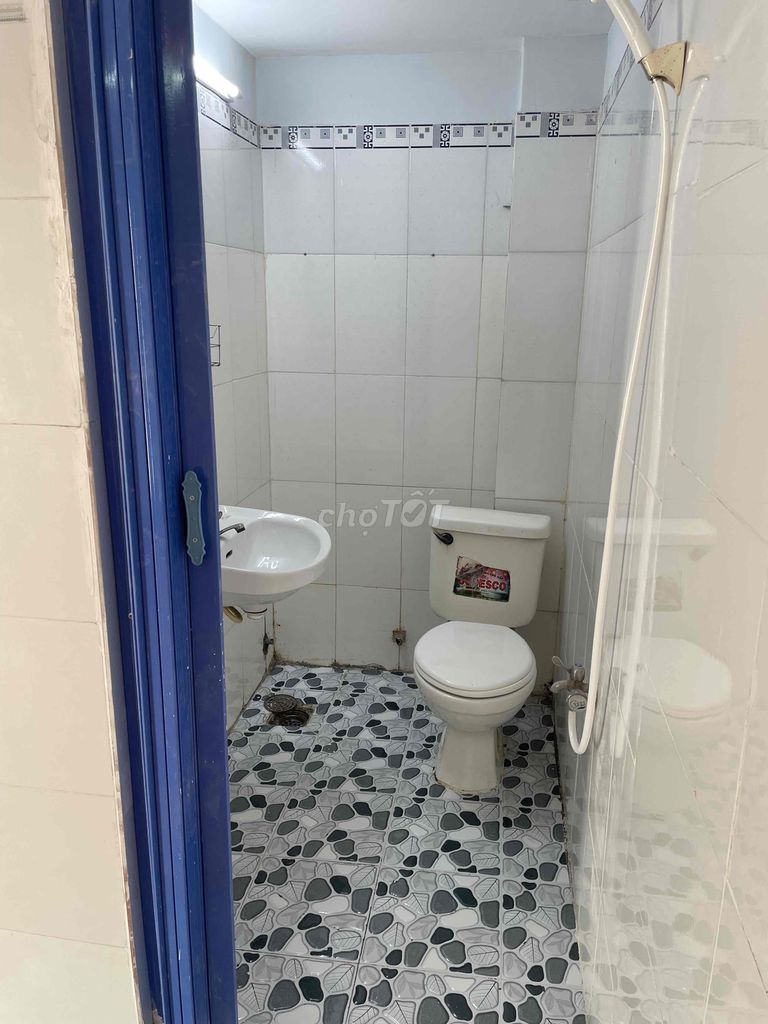Quiet Residential Area Home with Modern Bathrooms