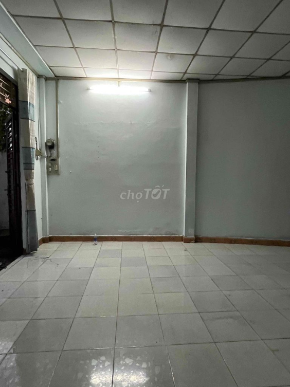 Spacious rental property with wide alley access and parking