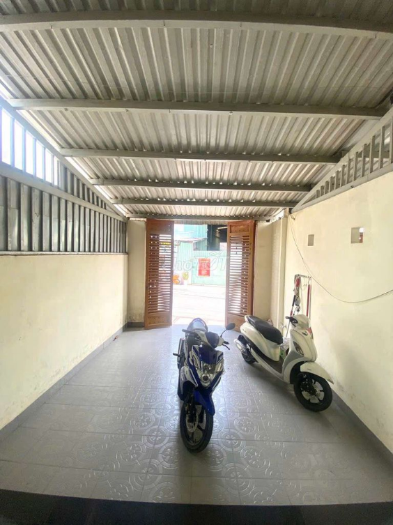 3-Bedroom House Near Intersection, Suitable for Home Office and Online Business