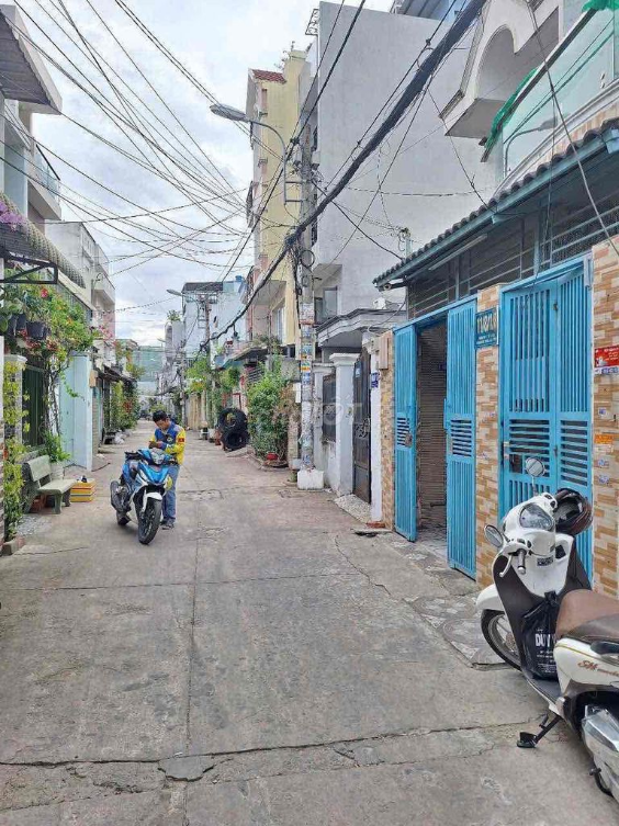 Whole house for rent near the market bridge