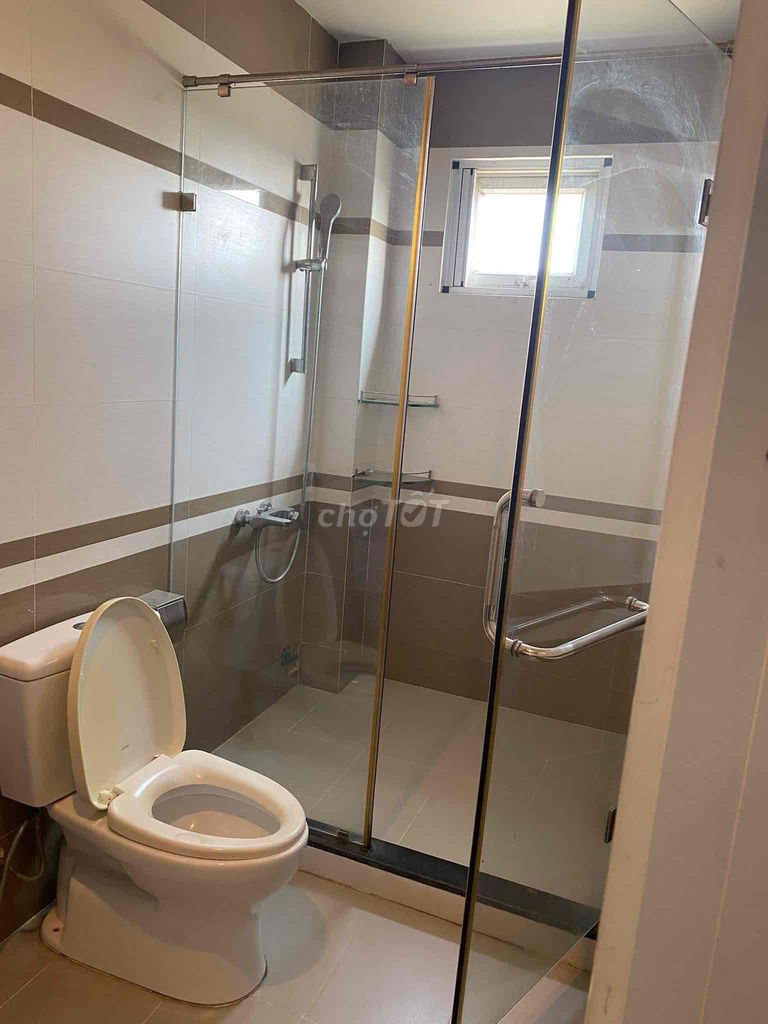 Modern Room with Private Bathroom in Mega Ruby