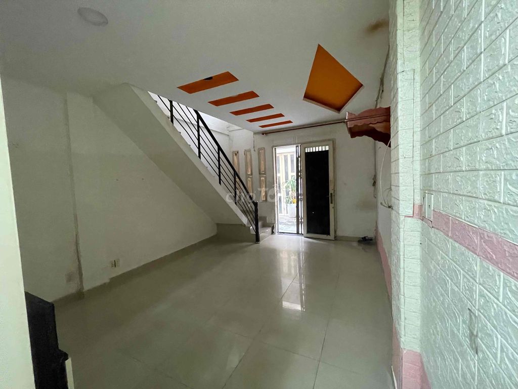 2 Bedroom House Near Nga 4 Ga