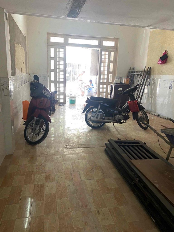 Spacious Mezzanine Townhouse in Hiep Thanh Q12 - Ideal for Business