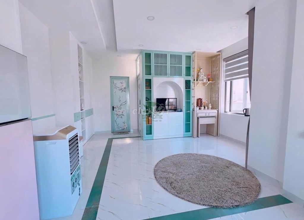 Modern 2-Bedroom House Near Beach with Furniture