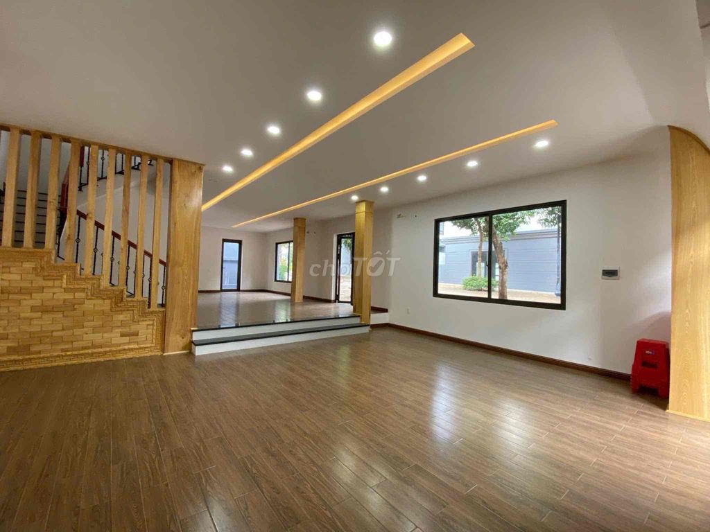 Modern 4-Floor Corner House in Ecocity