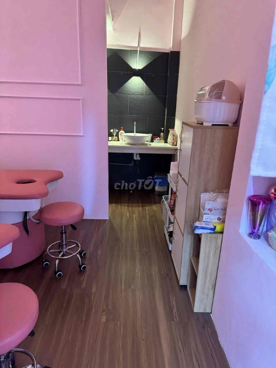 Spacious Property on Lê Văn Sỹ, Suitable for Business