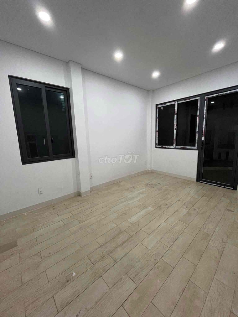 Modern 4BR Townhouse with New Renovation