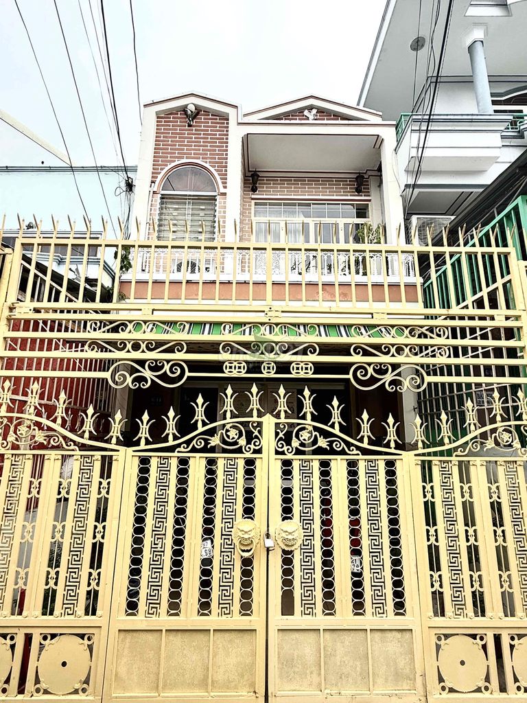 3-Bedroom House with Full Furniture Near City
