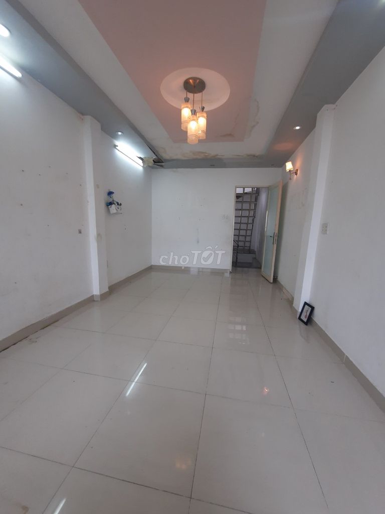 5-Story Commercial Building with Showroom Space