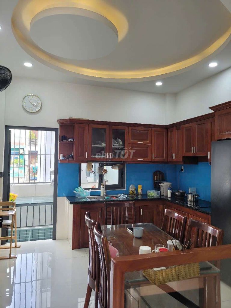Modern 4-Story House with 7 Air Conditioners