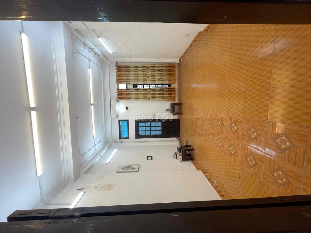 4-Bedroom House with Separate Bathrooms