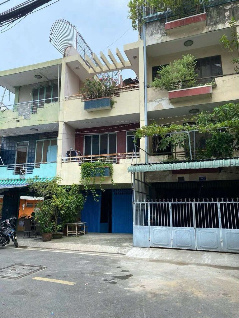 Spacious Three-Story House with Business Potential