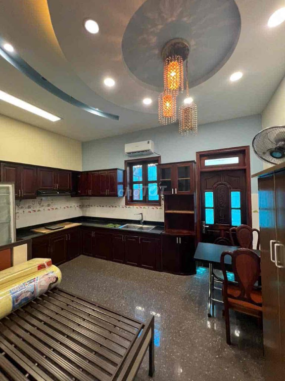 Spacious Rental with Parking and Laundry Area