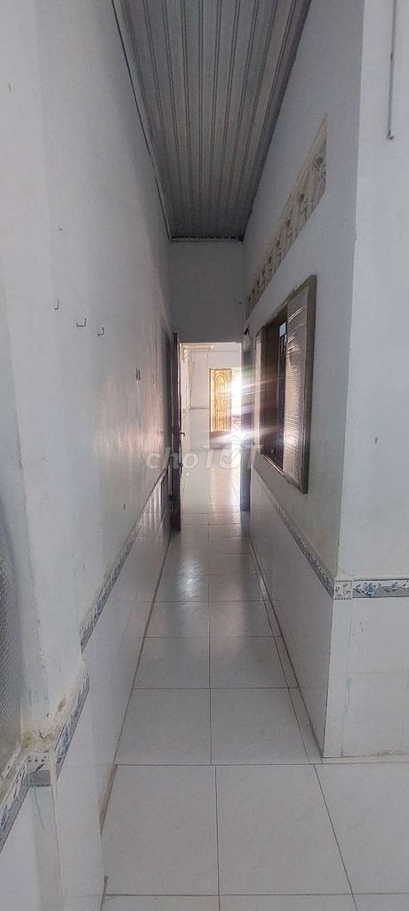 Spacious 2-Bedroom House with Commercial Access