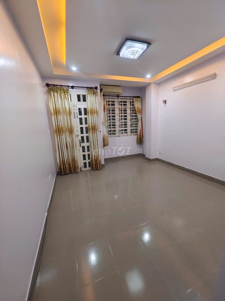 Spacious 4BR Townhouse Near Kiều Đàm