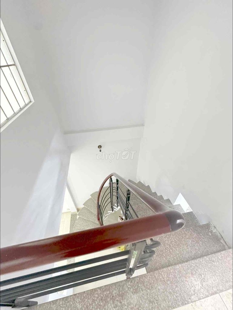 Modern 1-Bedroom House with Two Bathrooms