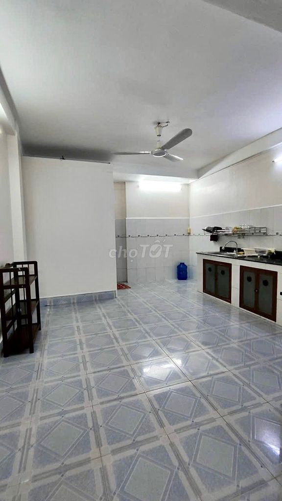 Spacious 80m² Floor in Binh Thanh District