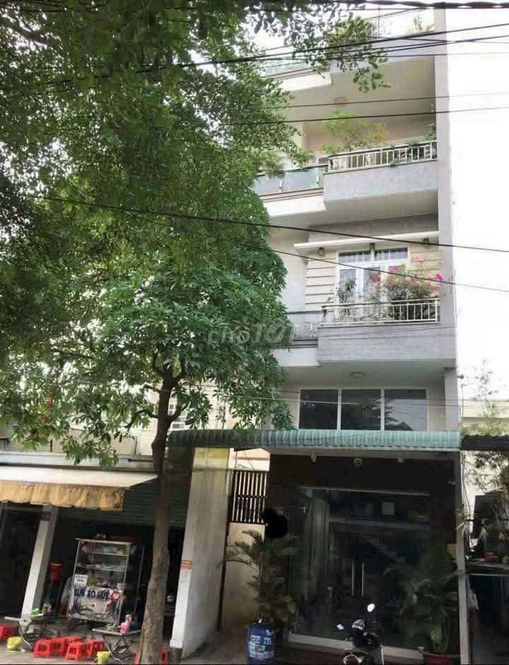 Spacious 4BR Office Building Near Market