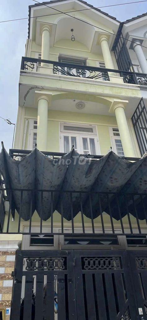 Modern 4-Bedroom House Near Market, Go Vap