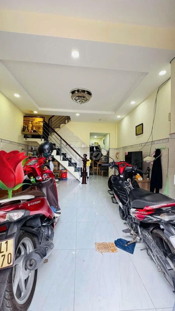 2BR Townhouse with Car Access in District 8