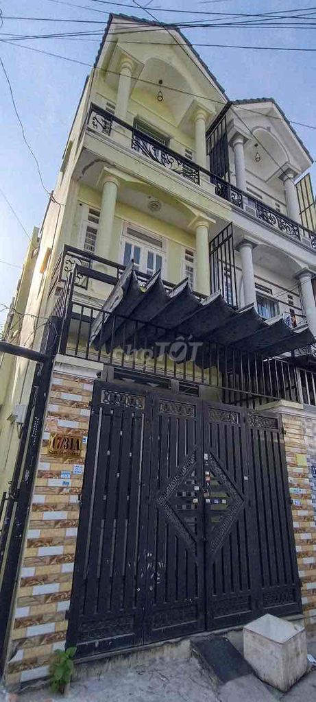 Modern 2-Story Townhouse with 4 Bedrooms