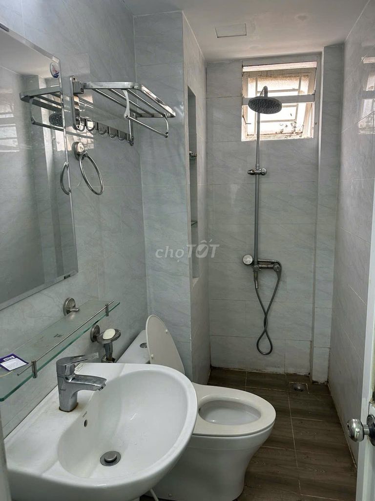 Modern 3BR Townhouse Near Market with Rooftop