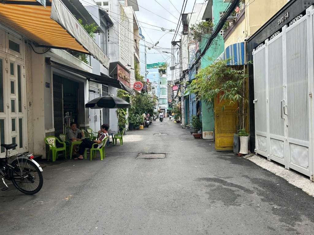 Modern 1-Bedroom Apartment in District 10