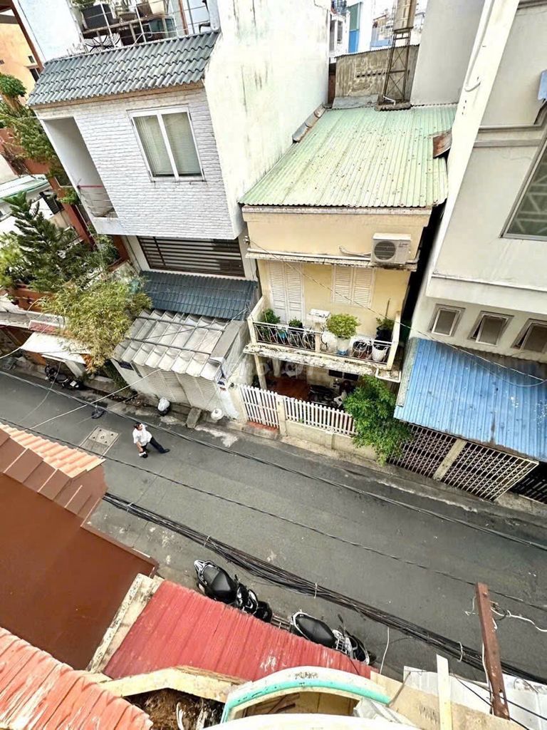 3-Bedroom House with Business Potential on Tran Binh Trong