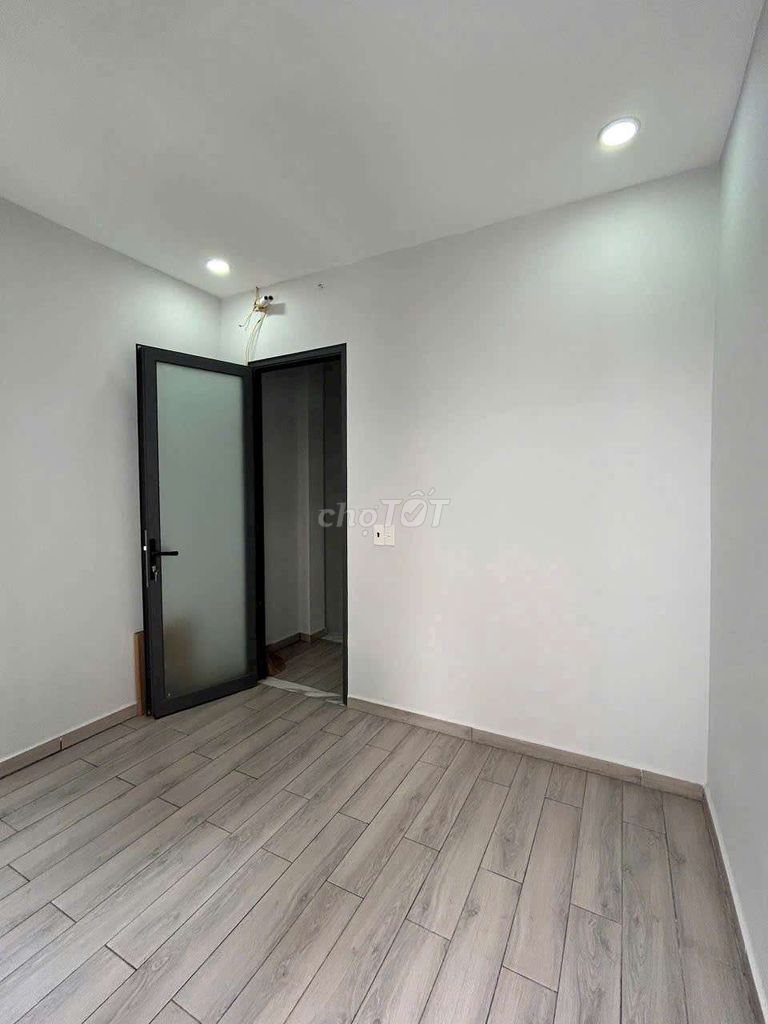 Modern 2BR Townhouse with Balcony in District 11