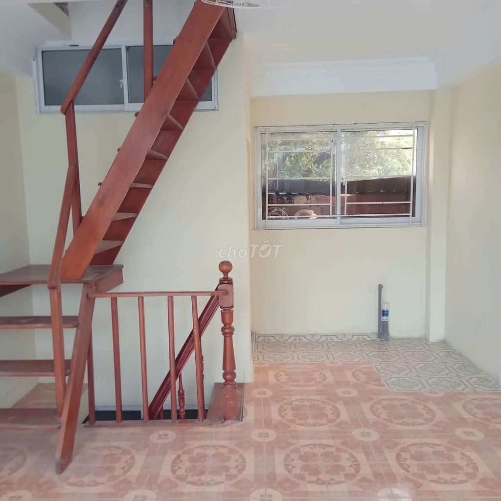 Three-Story Townhouse with Modern Stairs in Lu Gia
