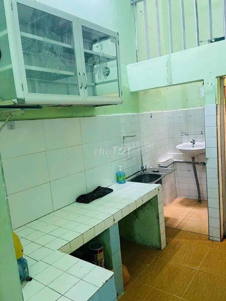 Modern 2-Bedroom Townhouse with Business Potential