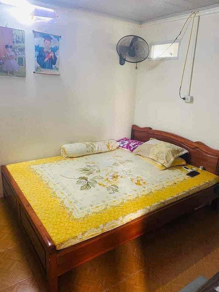 Spacious House Near Industrial Park with Lake View