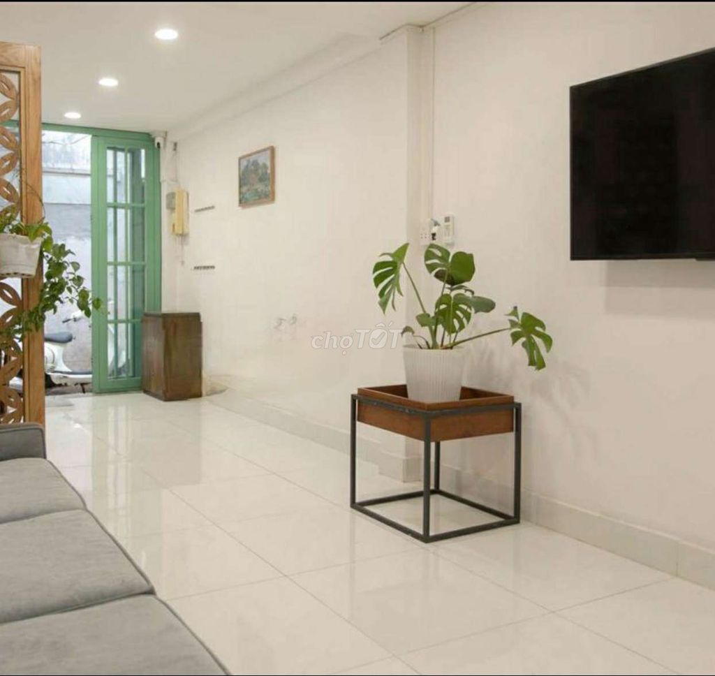 Modern Townhouse with 2 Bedrooms in District 3
