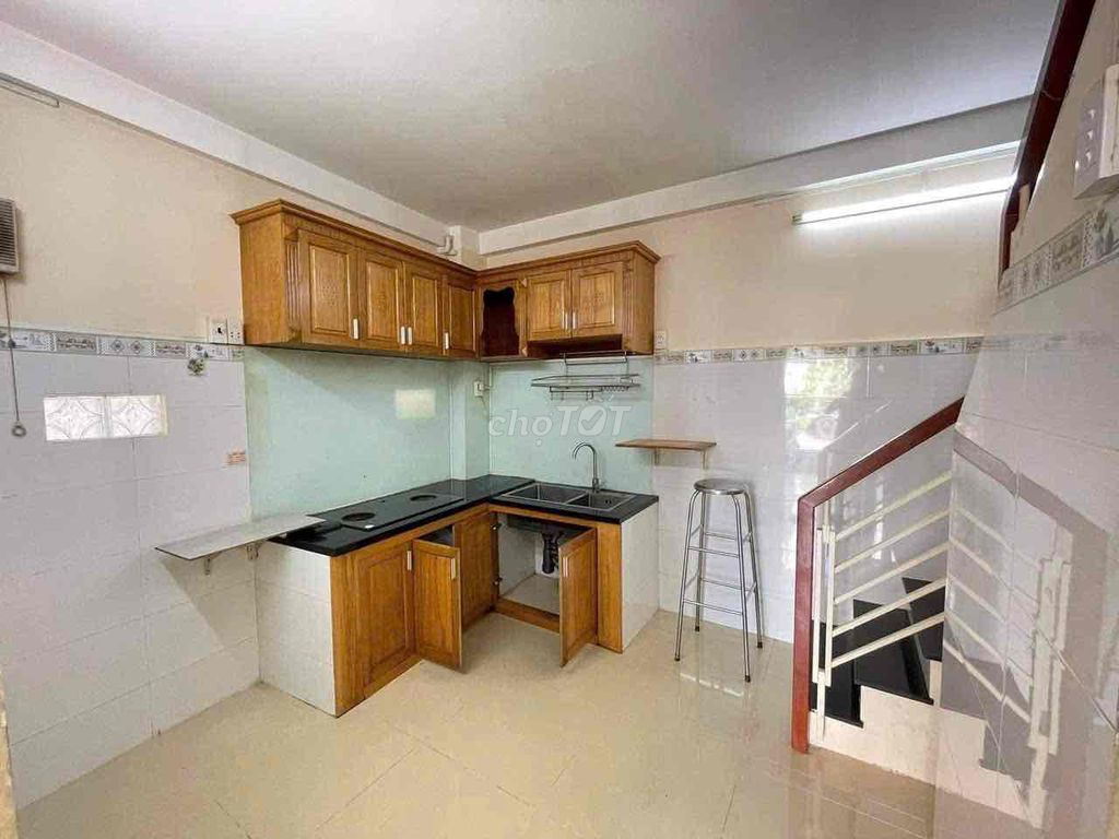Modern Townhouse with Business Location in District 4