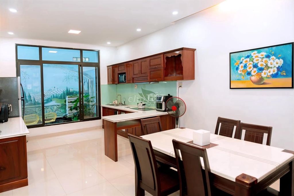 Spacious Garden Villa with Fish Pond