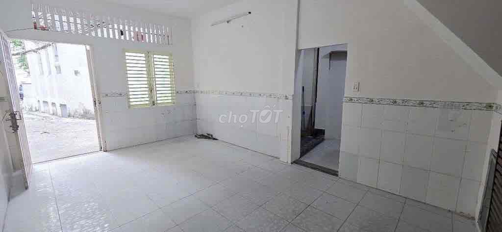 2-Floor House Near Markets and Hospitals
