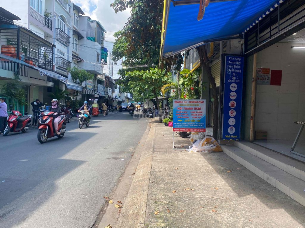 Street-side Business Location with 10m Frontage