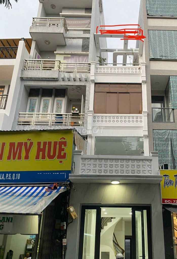 Spacious 5-Bedroom Commercial House in District 10