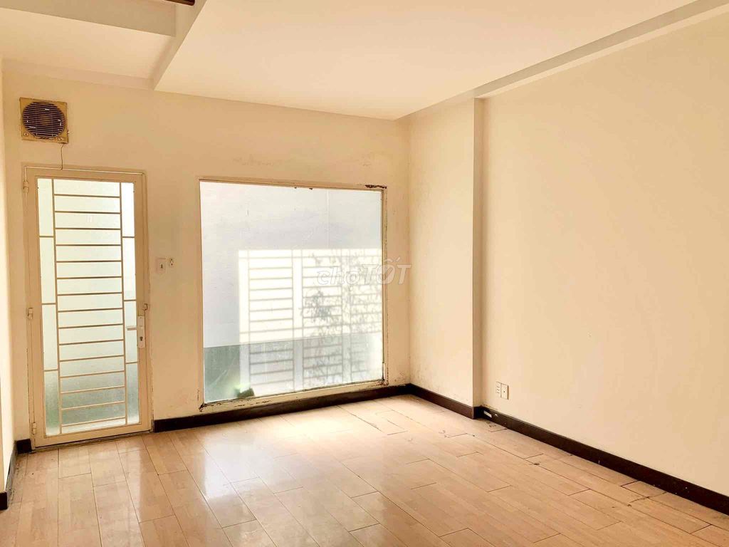 Large 8BR Commercial House Near Parc Mall