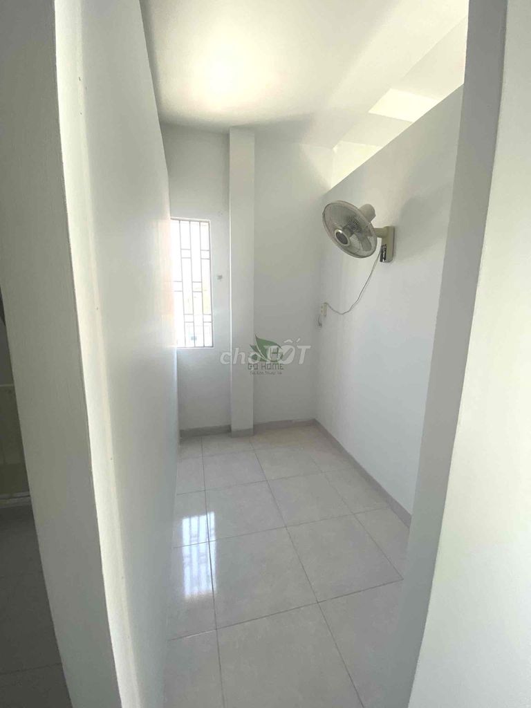 Modern 2-Bedroom House Near Market with Parking