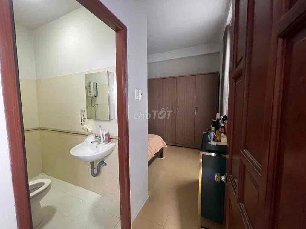 3-Bedroom House in District 3 with AC