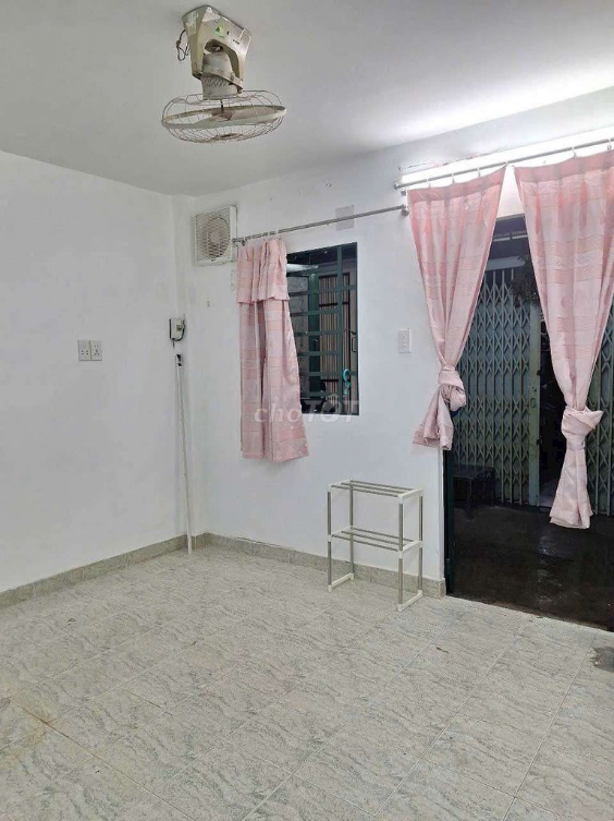 Rental House on Tran Hung Dao Street, P. NCT, Q1