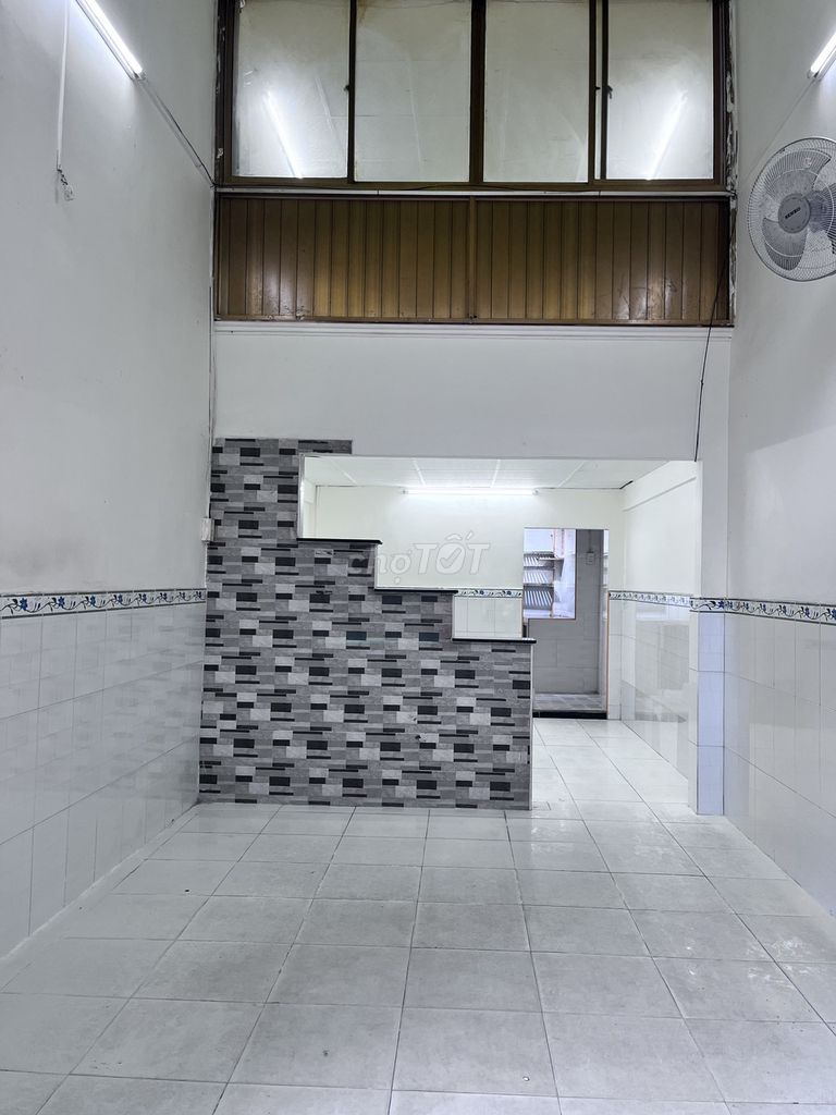 Renovated 3-Floor House with Car Access