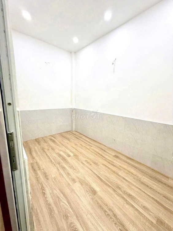 3-Bedroom House for Rent in Go Vap District, Near Main Road