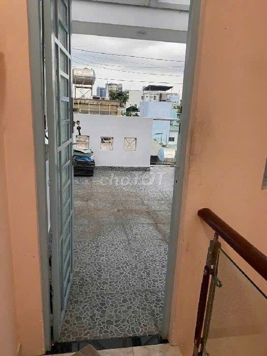 Spacious 3-Bedroom House near Shopping Center in District 3