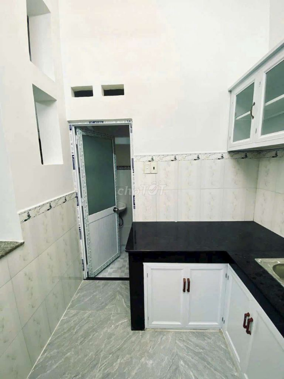 Narrow Alley House in Quiet Residential Area
