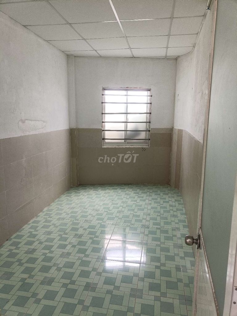 Spacious Room Near Market with Private Access