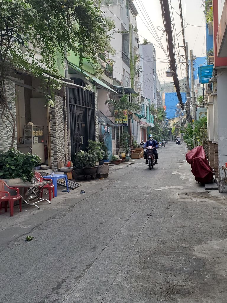 Corner House for Rent in Tan Binh